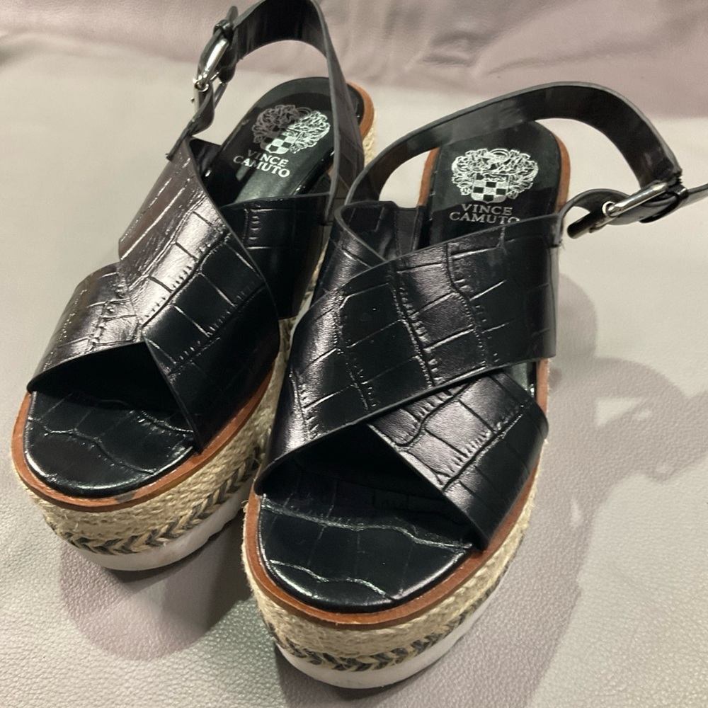 Vince Camuto Black Croc-Pattern Sandals - Picture 3 of 6